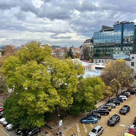 Location ! Location ! Location ! Garden View Oak Sofia