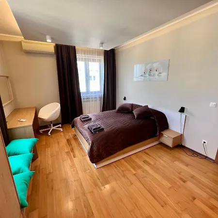 Location ! Location ! Location ! Garden View Oak Apartment *