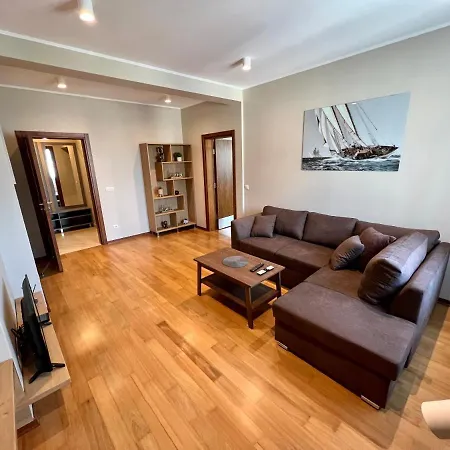 Location ! Location ! Location ! Garden View Oak Apartment Sofia